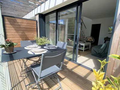 Balcon ou terrasse dans l'établissement Duplex lumineux à Bénodet: plage et thalasso à pied, terrasse, parking et abri vélo inclus - FR-1-481-117