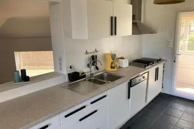 Cuisine ou kitchenette dans l'établissement Maison cocooning vue mer à Barnenez