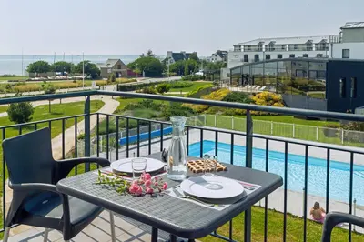 Piscine de l'établissement Residence Thalasso Concarneau ou située à proximité
