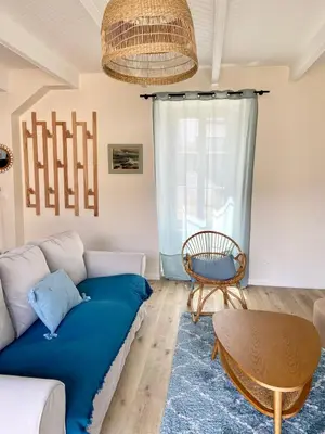 Coin salon dans l'établissement Charmante maison au Port de Sainte Marine