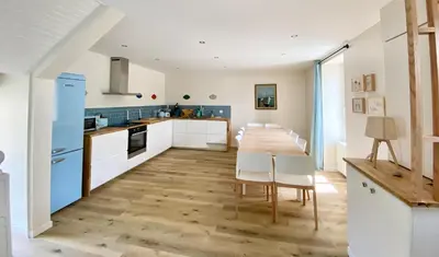 Cuisine ou kitchenette dans l'établissement Charmante maison au Port de Sainte Marine