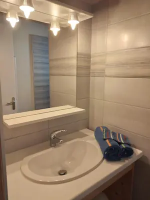 Salle de bains dans l'établissement Ty ar Hezeg