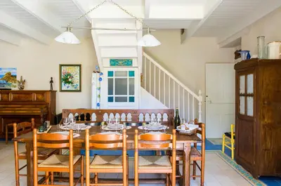 Coin salon dans l'établissement Maison pour 5 à Kérity les pieds dans l'eau
