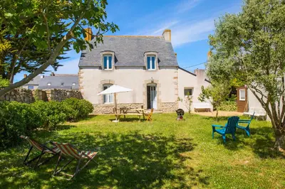 Jardin de l'établissement Maison pour 5 à Kérity les pieds dans l'eau