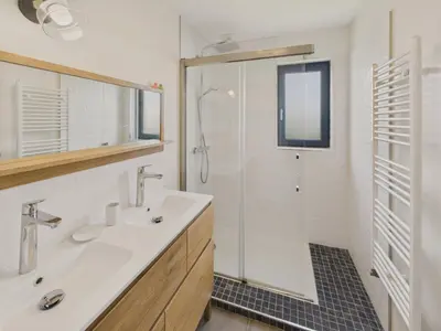 Salle de bains dans l'établissement Charmante maison pour 5 au coeur de Penmarch