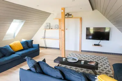Télévision ou salle de divertissement dans l'établissement Charmante maison pour 5 au coeur de Penmarch