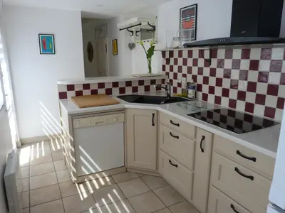 Cuisine ou kitchenette dans l'établissement Maison de vacances 3* à 50m de la plage