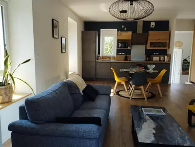 Cuisine ou kitchenette dans l'établissement Maison de Kerangall Brest appartement jardin et parking