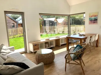 Coin salon dans l'établissement Nouveau ! La cabine du bout du monde - Le Portzic : votre maison de vacances de haut standing - PL6
