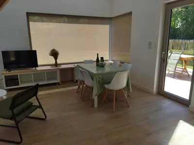 Télévision ou salle de divertissement dans l'établissement La cabine du bout du monde avec Mezzanine PL04, Tevennec - votre maison de vacances de haut standing