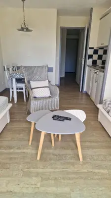 Coin salon dans l'établissement CAP COZ plage piscine et jardin