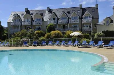 Piscine de l'établissement CAP COZ plage piscine et jardin ou située à proximité