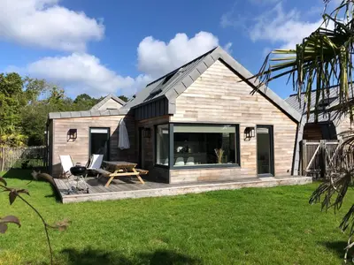 Jardin de l'établissement La cabine du bout du monde avec Mezzanine , votre maison de vacances de haut standing