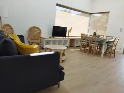 Télévision ou salle de divertissement dans l'établissement Les cabines du bout du monde Plain pied votre pied à terre breton haut standing
