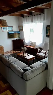 Coin salon dans l'établissement Maison jardin bord de mer Bretagne authentique