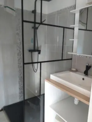 Salle de bains dans l'établissement A 350m de la plage