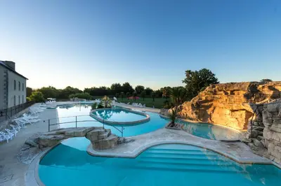 Piscine de l'établissement Mobilhome tout confort M9 domaine de Lanniron ou située à proximité
