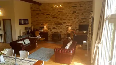 Coin salon dans l'établissement Les Hirondelles