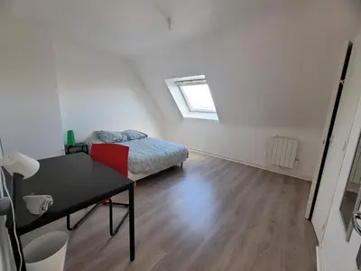 Un ou plusieurs lits dans un hébergement de l'établissement 1 chambre privée dans maison de ville