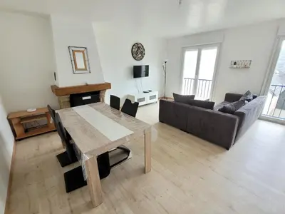 Télévision ou salle de divertissement dans l'établissement 1 chambre privée dans maison de ville