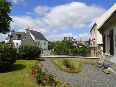 Jardin de l'établissement Holiday Home in Guerlesquin near Lake