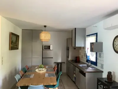 Cuisine ou kitchenette dans l'établissement Gîte Milin à Sizun Hébergement Confortable pour 7 pers