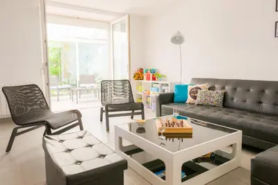 Coin salon dans l'établissement Vacances pour 6 à Saint Guénolé