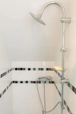 Salle de bains dans l'établissement Vacances pour 6 à Saint Guénolé