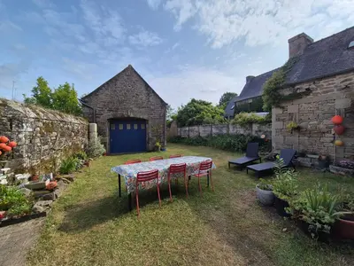 Jardin de l'établissement Ti ar chorneg, maison de vacances bretagne entre mer et mont d'arrée