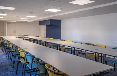 Espace de conférence ou salle de réunion dans l'établissement L'Escale Marine, The Originals Relais