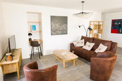 Télévision ou salle de divertissement dans l'établissement Appartement 4 personnes avec vue mer