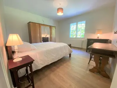 Un ou plusieurs lits dans un hébergement de l'établissement Grande maison 4* à Beg Meil avec jardin, à 1 km de la plage - FR-1-481-119