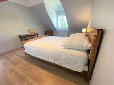 Un ou plusieurs lits dans un hébergement de l'établissement Grande maison 4* à Beg Meil avec jardin, à 1 km de la plage - FR-1-481-119