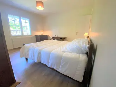 Un ou plusieurs lits dans un hébergement de l'établissement Grande maison 4* à Beg Meil avec jardin, à 1 km de la plage - FR-1-481-119