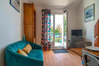 Télévision ou salle de divertissement dans l'établissement Glazik - Appartement à 5 min de la plage