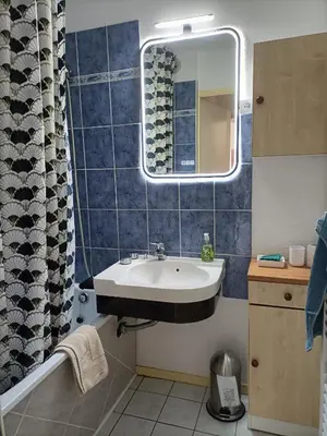 Salle de bains dans l'établissement Glazik - Appartement à 5 min de la plage