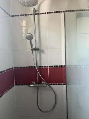 Salle de bains dans l'établissement Ti sterennou Maison néo bretonne rénovée proche axe Paris Brest RN12 et tgv