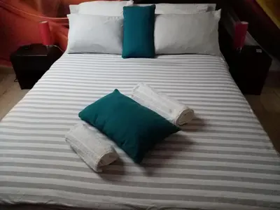 Un ou plusieurs lits dans un hébergement de l'établissement petite maison chaleureuse