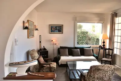 Coin salon dans l'établissement Ty wezenn MAISON à 30 m de la mer, location du samedi au samedi
