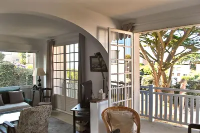 Balcon ou terrasse dans l'établissement Ty wezenn MAISON à 30 m de la mer, location du samedi au samedi