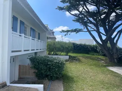 Jardin de l'établissement Ty wezenn MAISON à 30 m de la mer, location du samedi au samedi