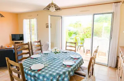Télévision ou salle de divertissement dans l'établissement Maison pour 6 au coeur du Pays Bigouden