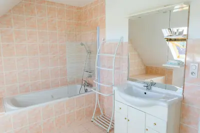 Salle de bains dans l'établissement Maison pour 6 au coeur du Pays Bigouden