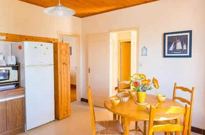 Cuisine ou kitchenette dans l'établissement Maison de famille pour 6 personnes