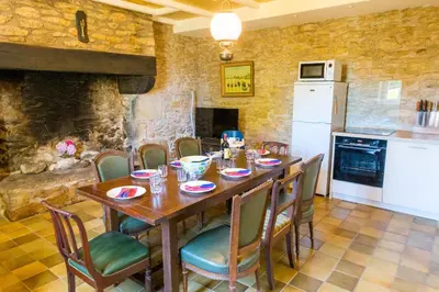 Cuisine ou kitchenette dans l'établissement Vacances entre mer et campagne pour 8