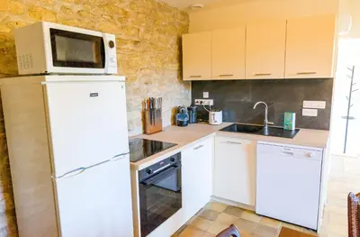 Cuisine ou kitchenette dans l'établissement Vacances entre mer et campagne pour 8