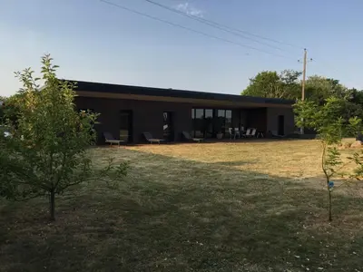Jardin de l'établissement Villa des 3 chênes