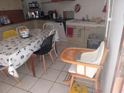 Cuisine ou kitchenette dans l'établissement MAISON AVEC JARDIN PROCHE MER