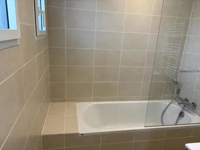 Salle de bains dans l'établissement Les Peupliers - maison de vacances avec jardin