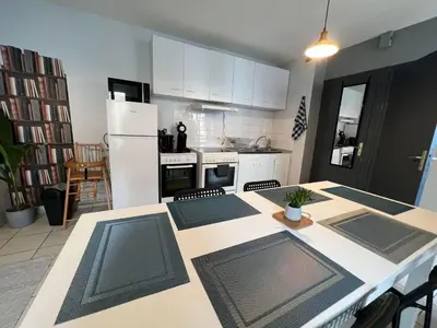 Cuisine ou kitchenette dans l'établissement T3 50m2 Lumineux proche mairie - plein centre